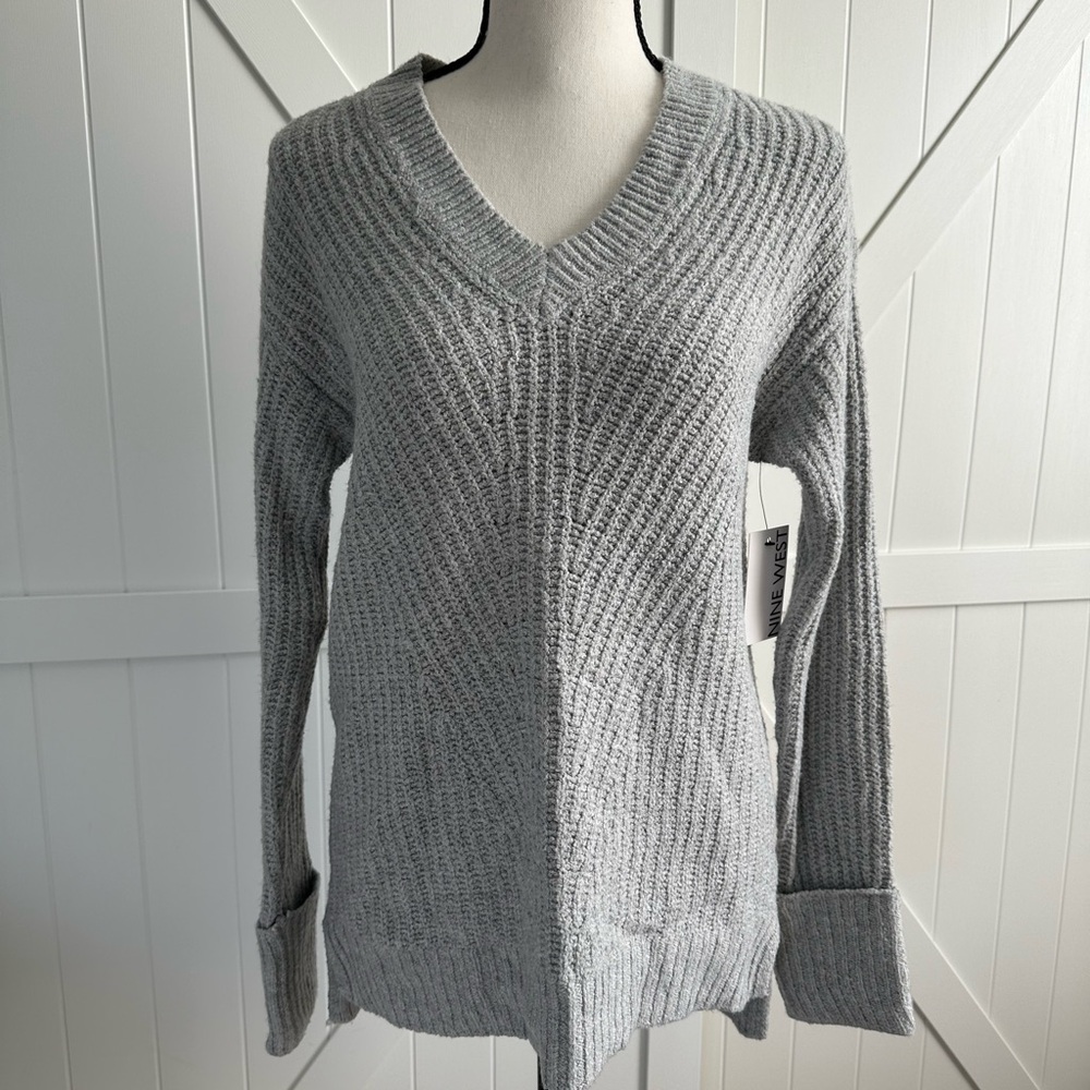 NWT Nine West Gray Textured Knit Sweater Small Hi-Low Hem Cozy V-Neck Tunic New
